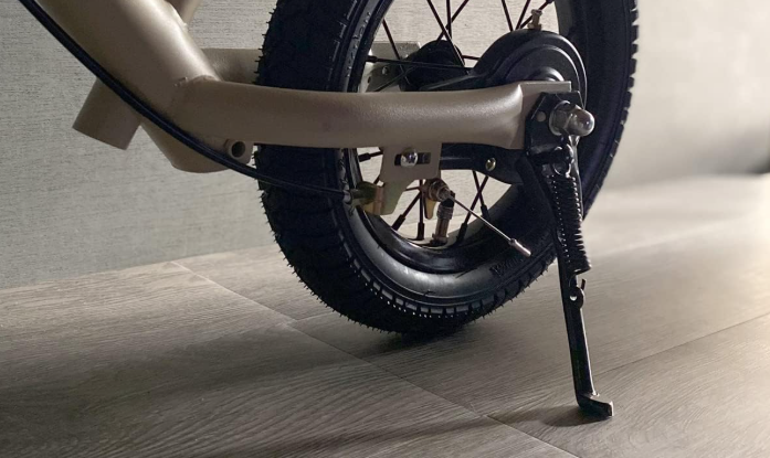 キックスタンドが標準装備